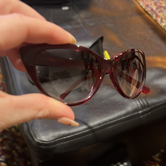 Tres Noir Ultra Lux sunglasses in Red w/ case - Picture 2 of 5